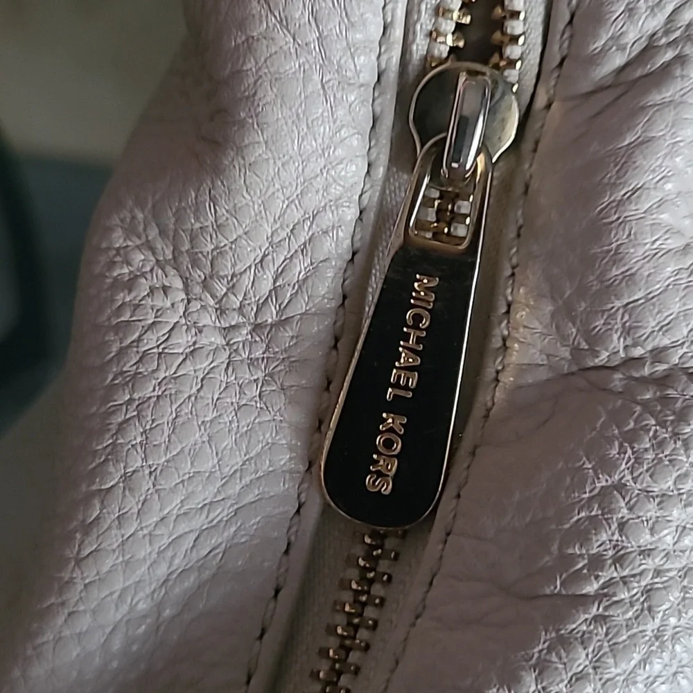 Michael Kors Leather Hobo Bag ❤️
